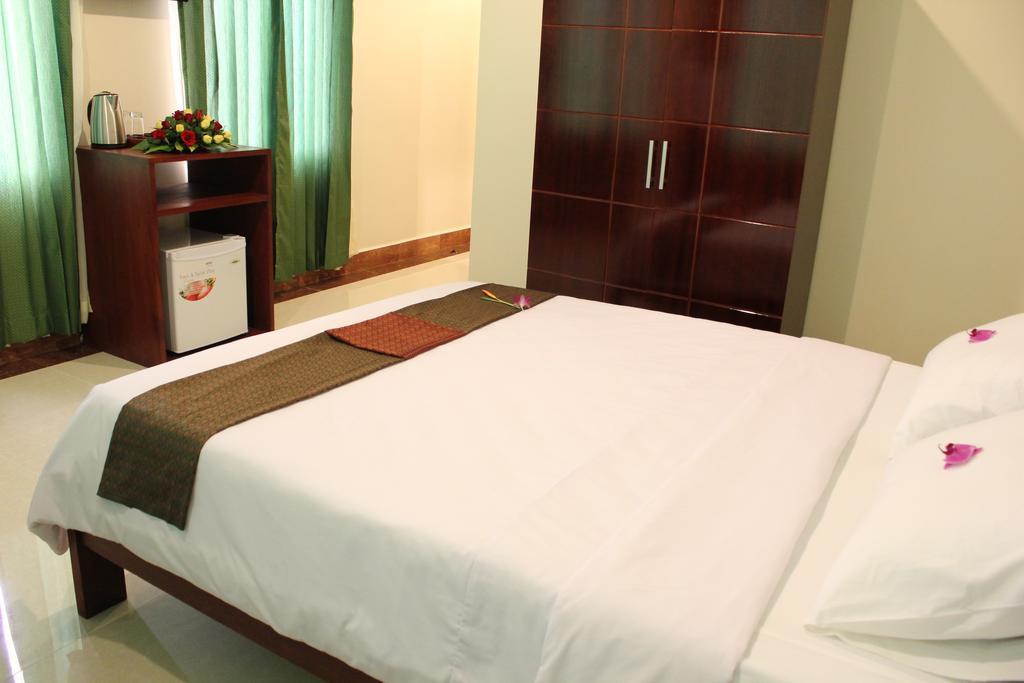 9 Dragon Hotel & Restaurant Phnom Penh Exterior photo